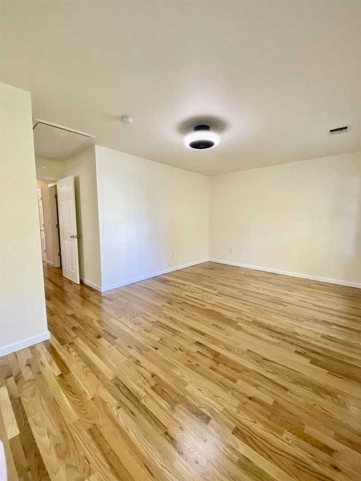 217 New York Ave #2 - Photo 4 of 12