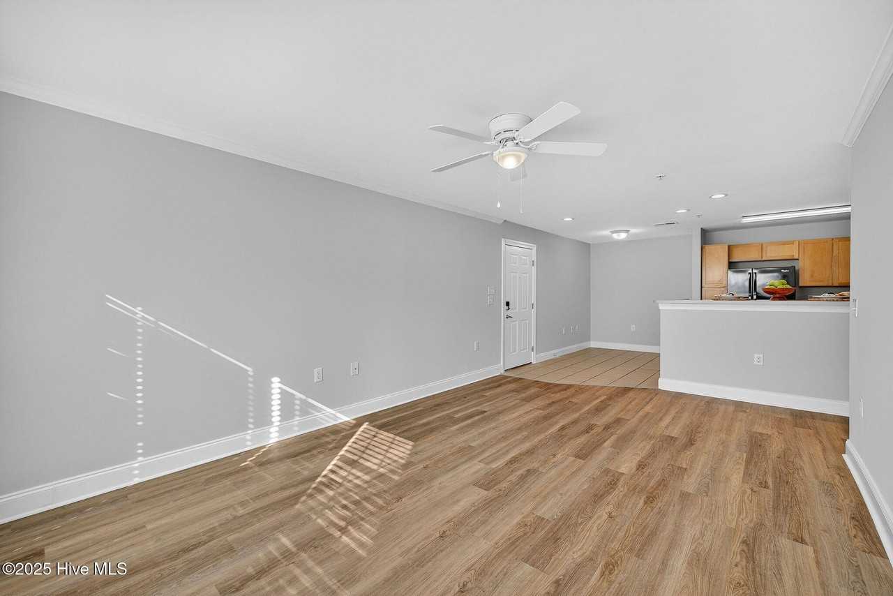 2820 Bloomfield Ln Unit 103 #103 - Photo 5 of 32