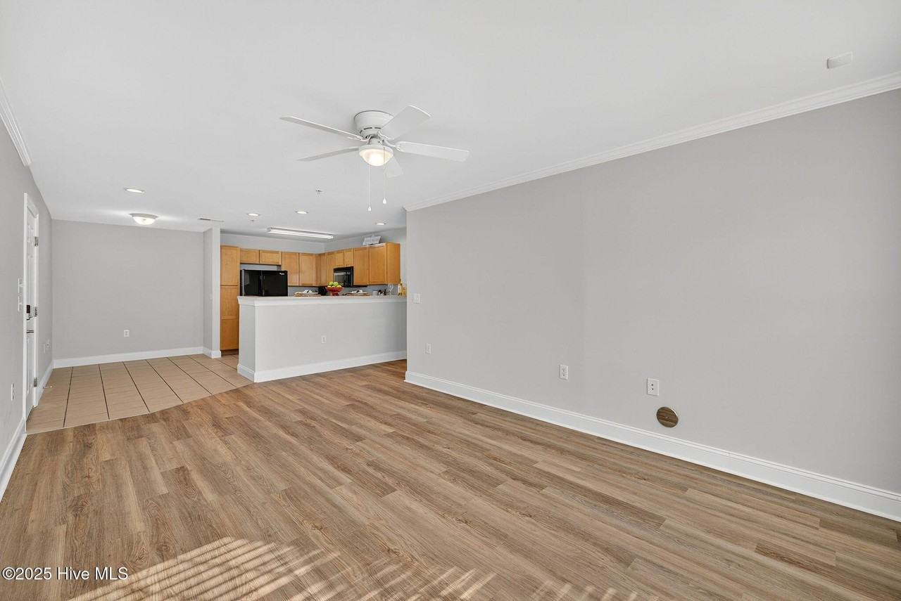 2820 Bloomfield Ln Unit 103 #103 - Photo 6 of 32