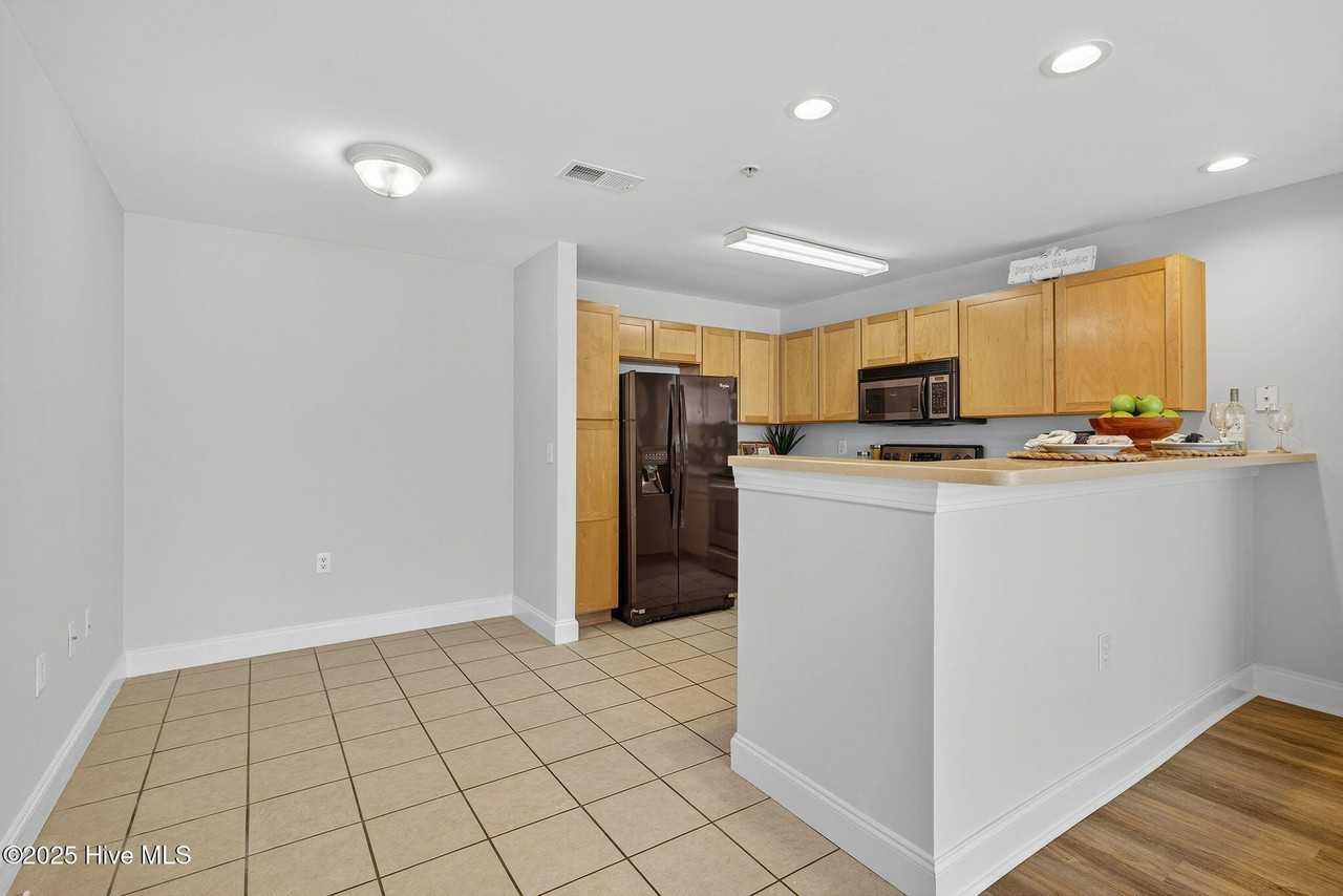 2820 Bloomfield Ln Unit 103 #103 - Photo 7 of 32