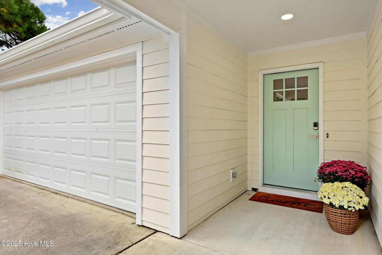 303 Hixon Pl - Photo 4 of 30