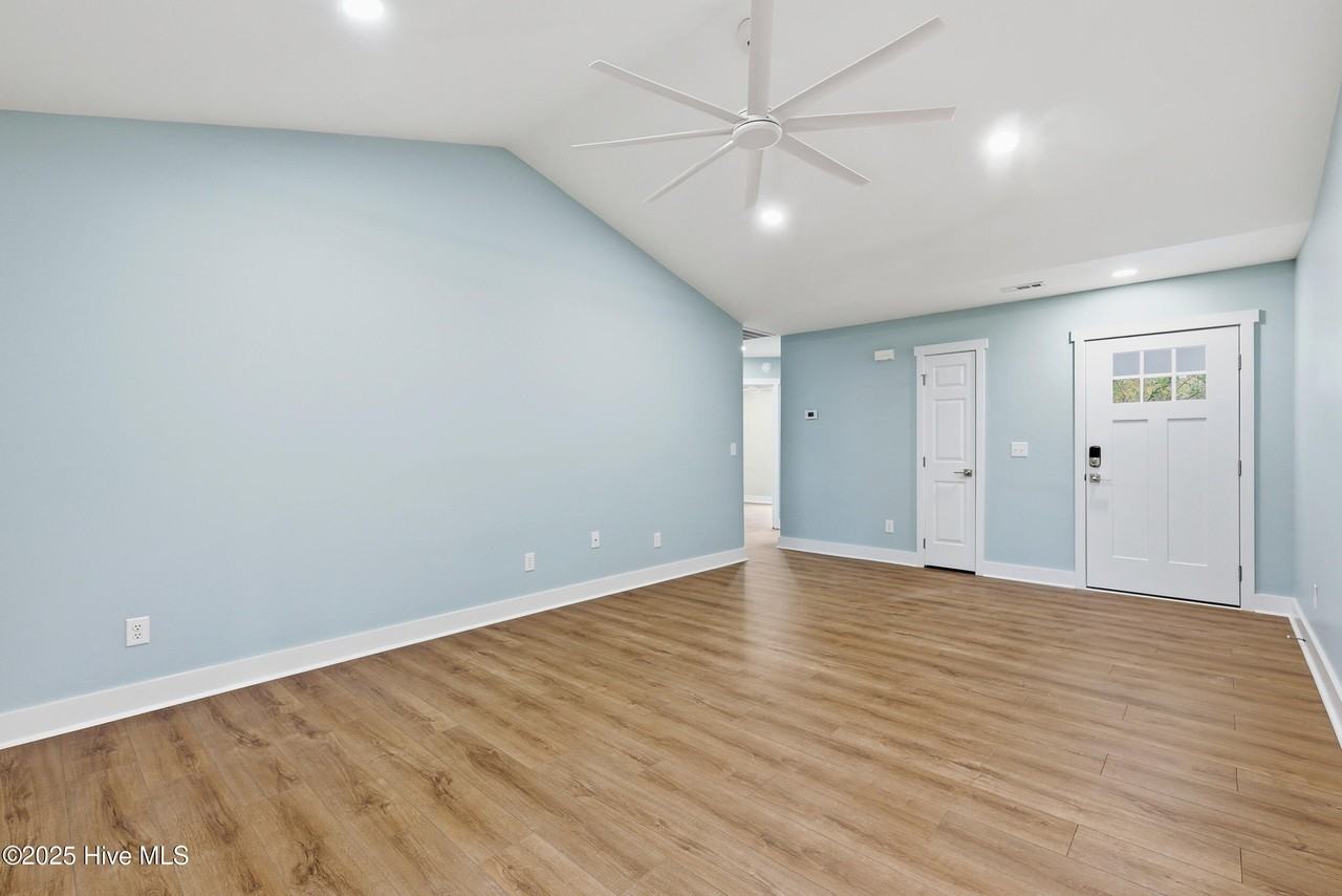 303 Hixon Pl - Photo 6 of 30