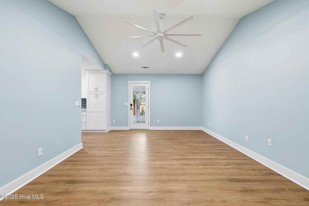 303 Hixon Pl - Photo 7 of 30