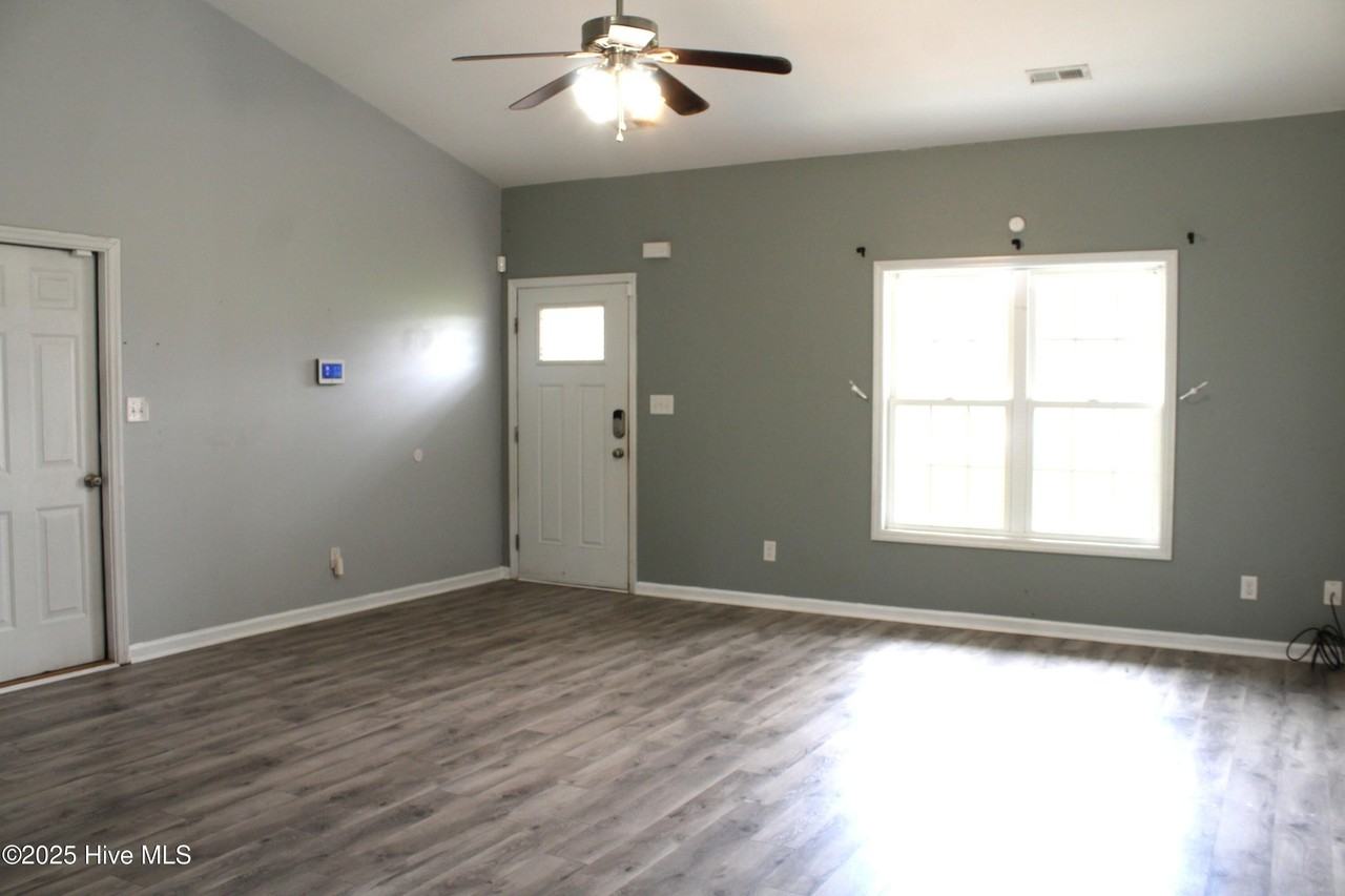 107 Lilac Ln - Photo 3 of 16