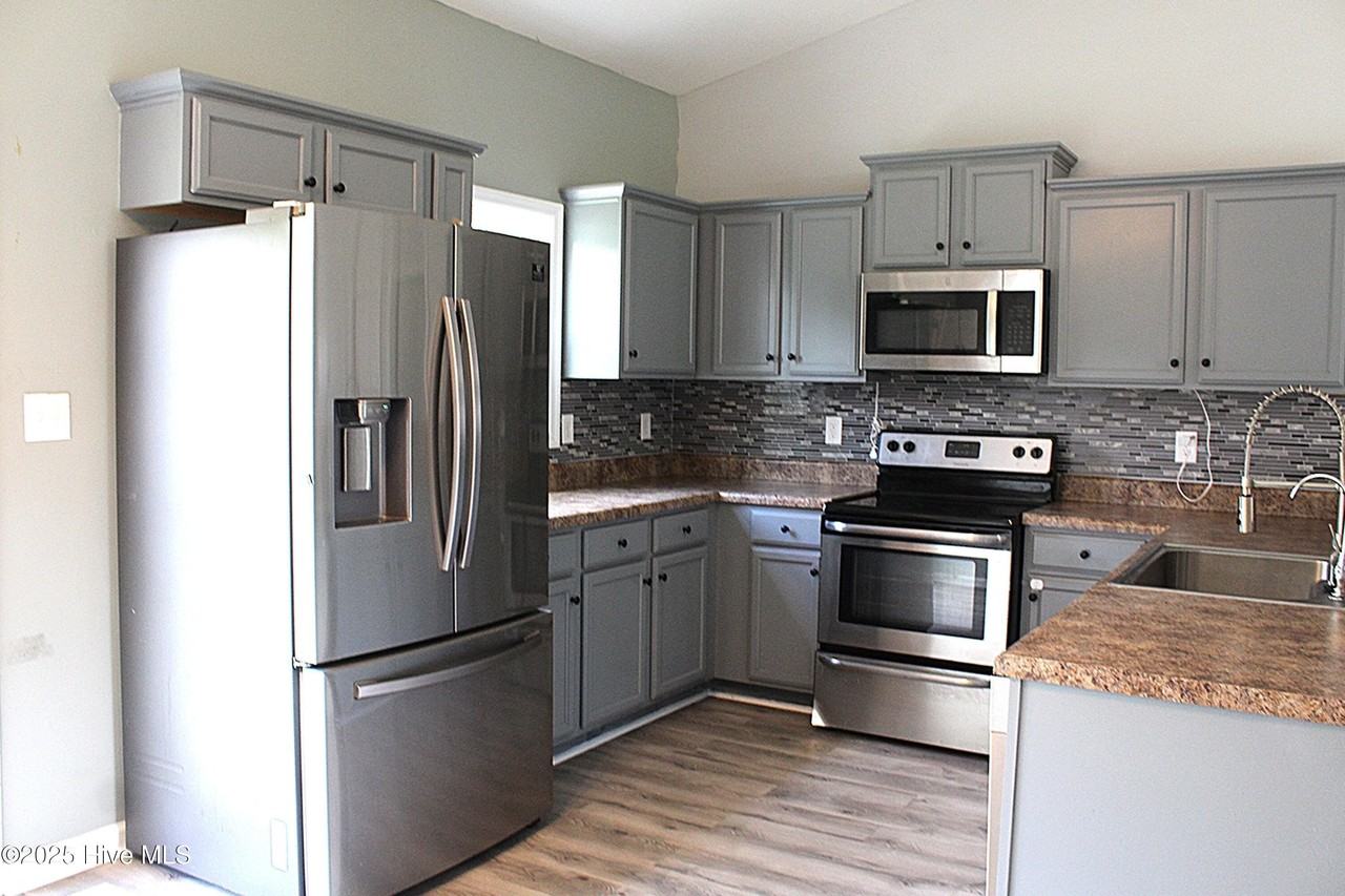 107 Lilac Ln - Photo 6 of 16