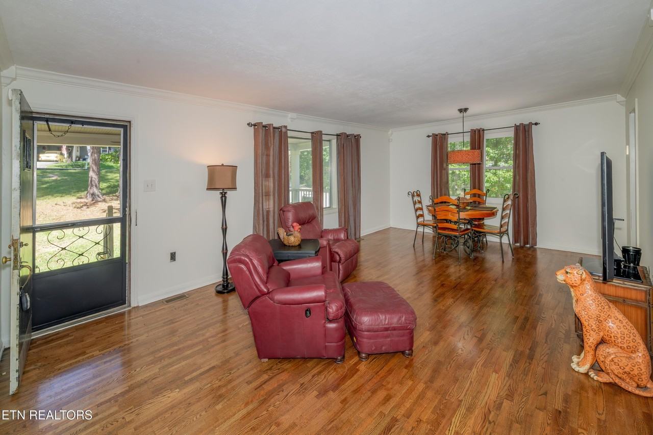 1112 Dogwood Dr - Photo 3 of 5