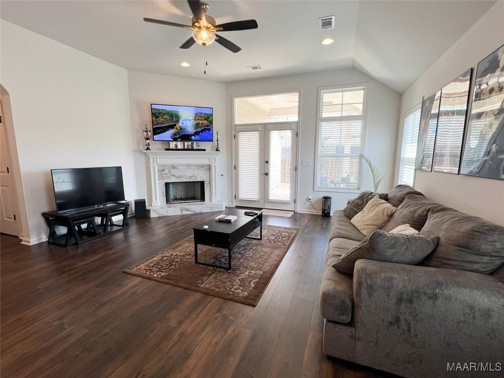 901 Hedgefield Way - Photo 6 of 37