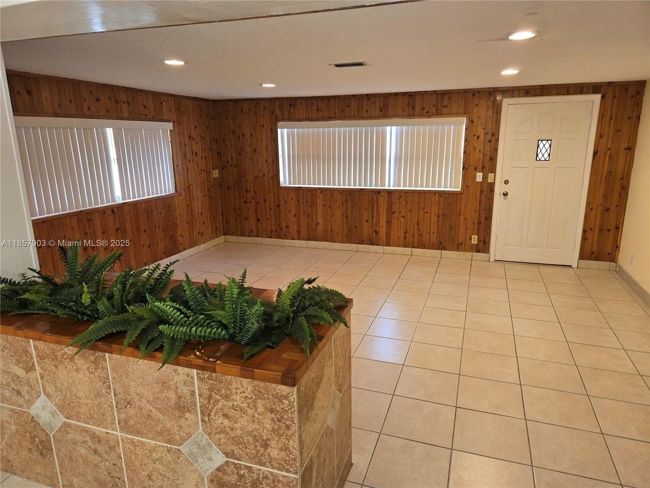 2359 N Wallen Dr - Photo 3 of 21