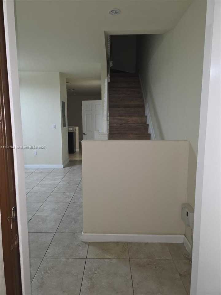 528 Se 32nd Ave #528 - Photo 3 of 28