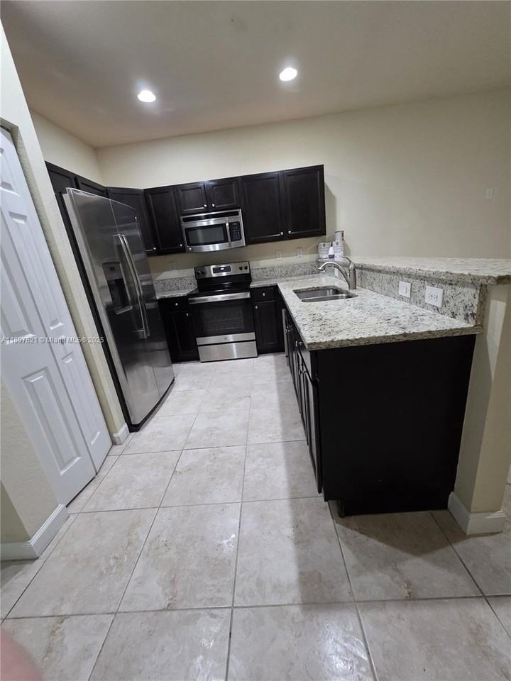 528 Se 32nd Ave #528 - Photo 6 of 28