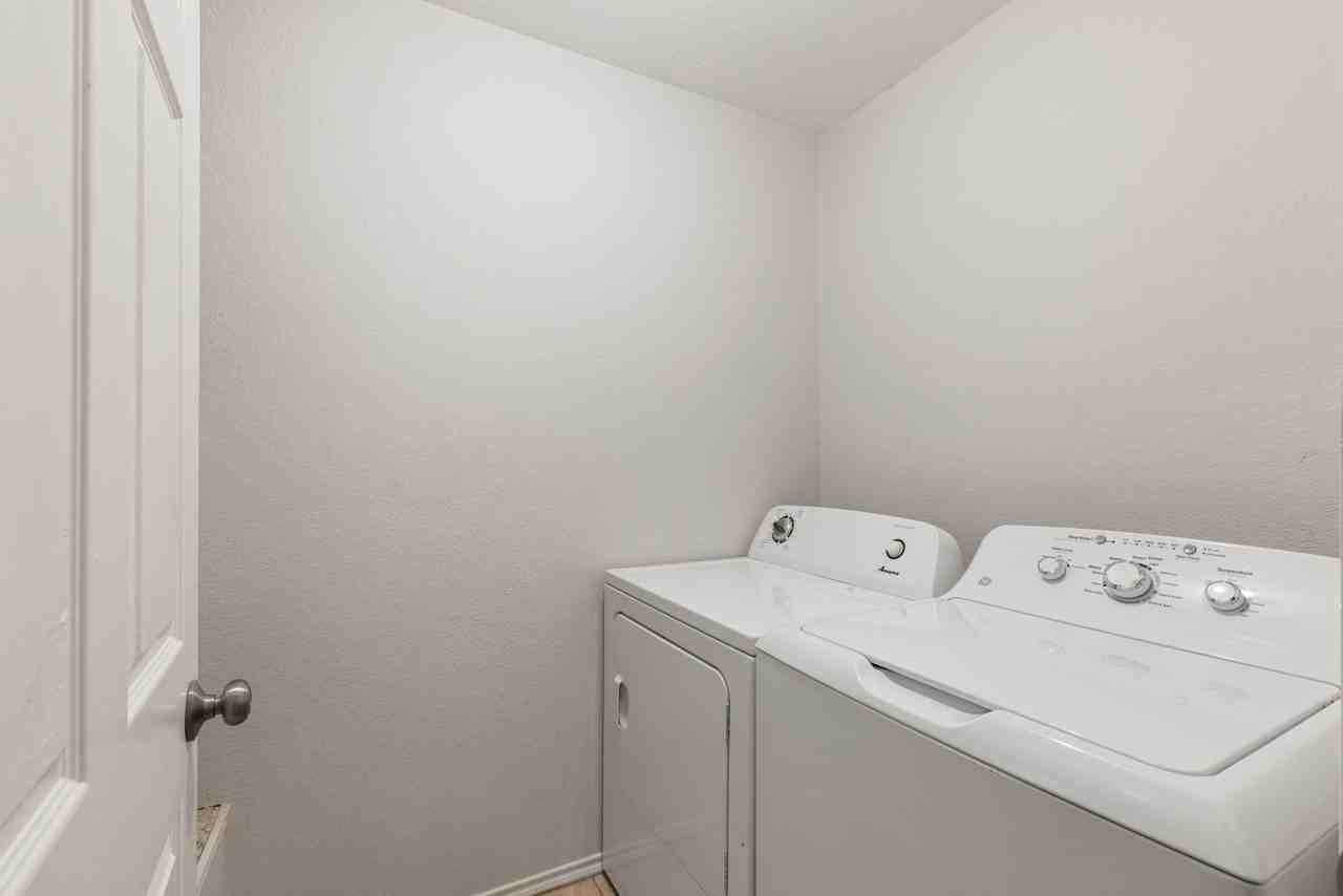 Ennis Ave - Photo 4 of 10