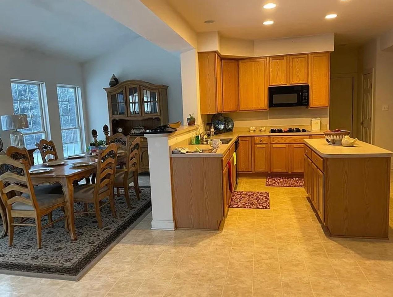 Exeter Court - Photo 3 of 6