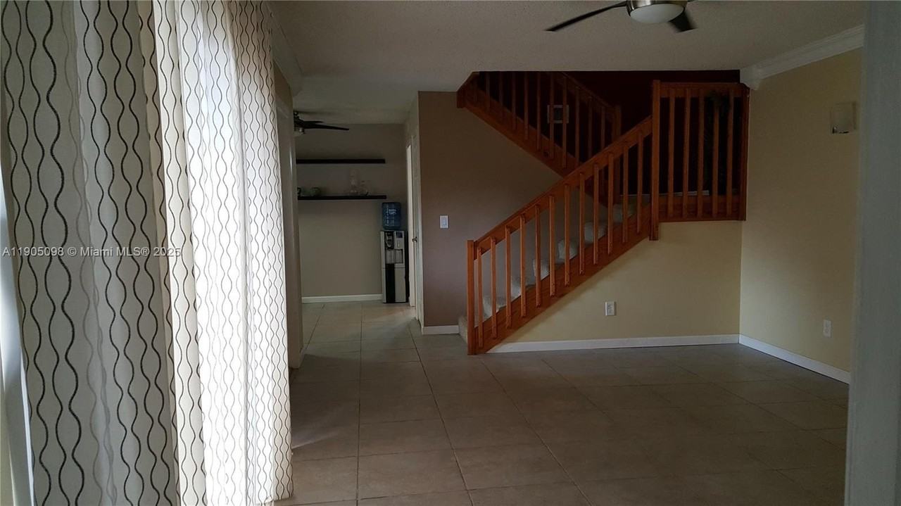 8137 S Coral Cir - Photo 6 of 10