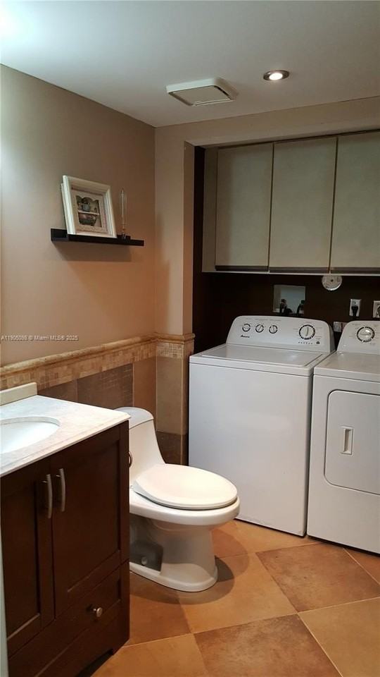 8137 S Coral Cir - Photo 7 of 10