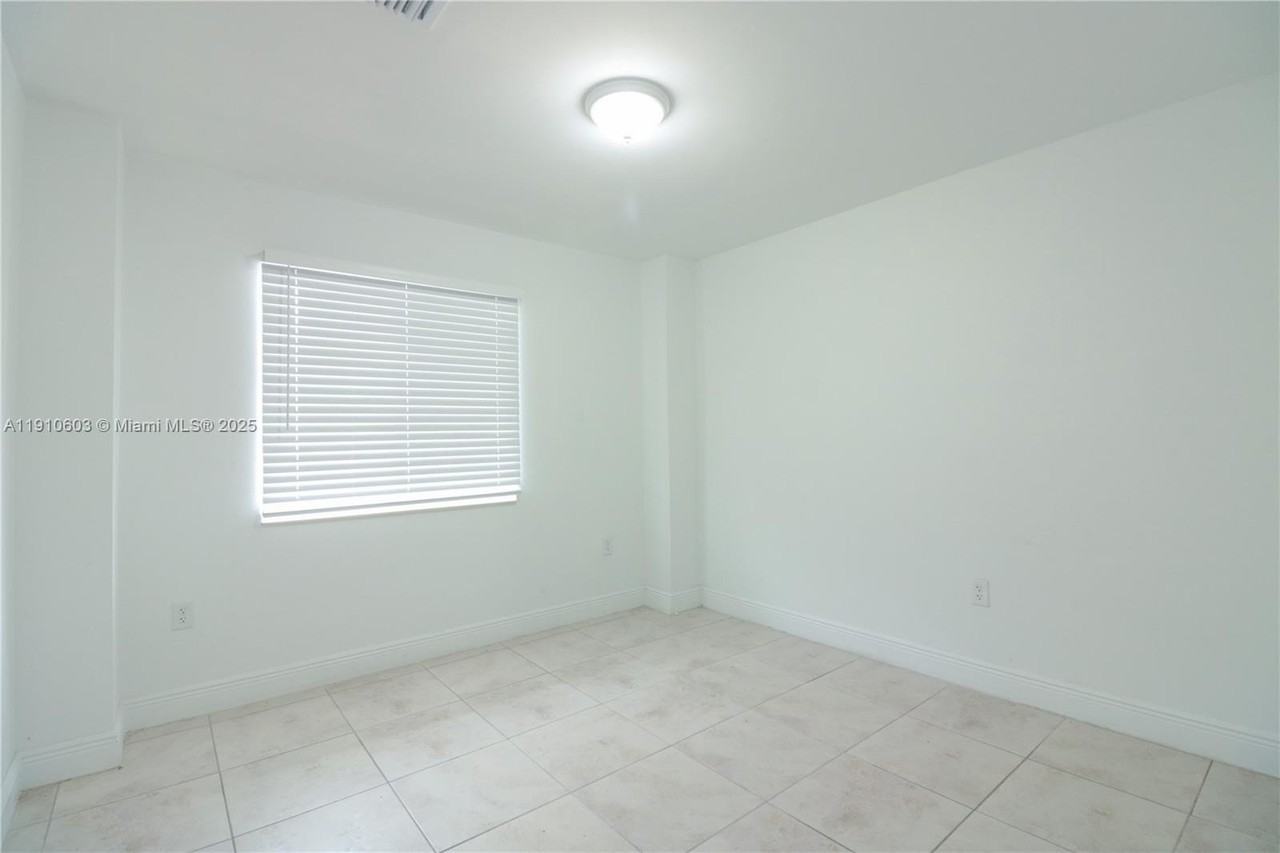 1955 Nw 5th Pl #3 - Photo 5 of 22