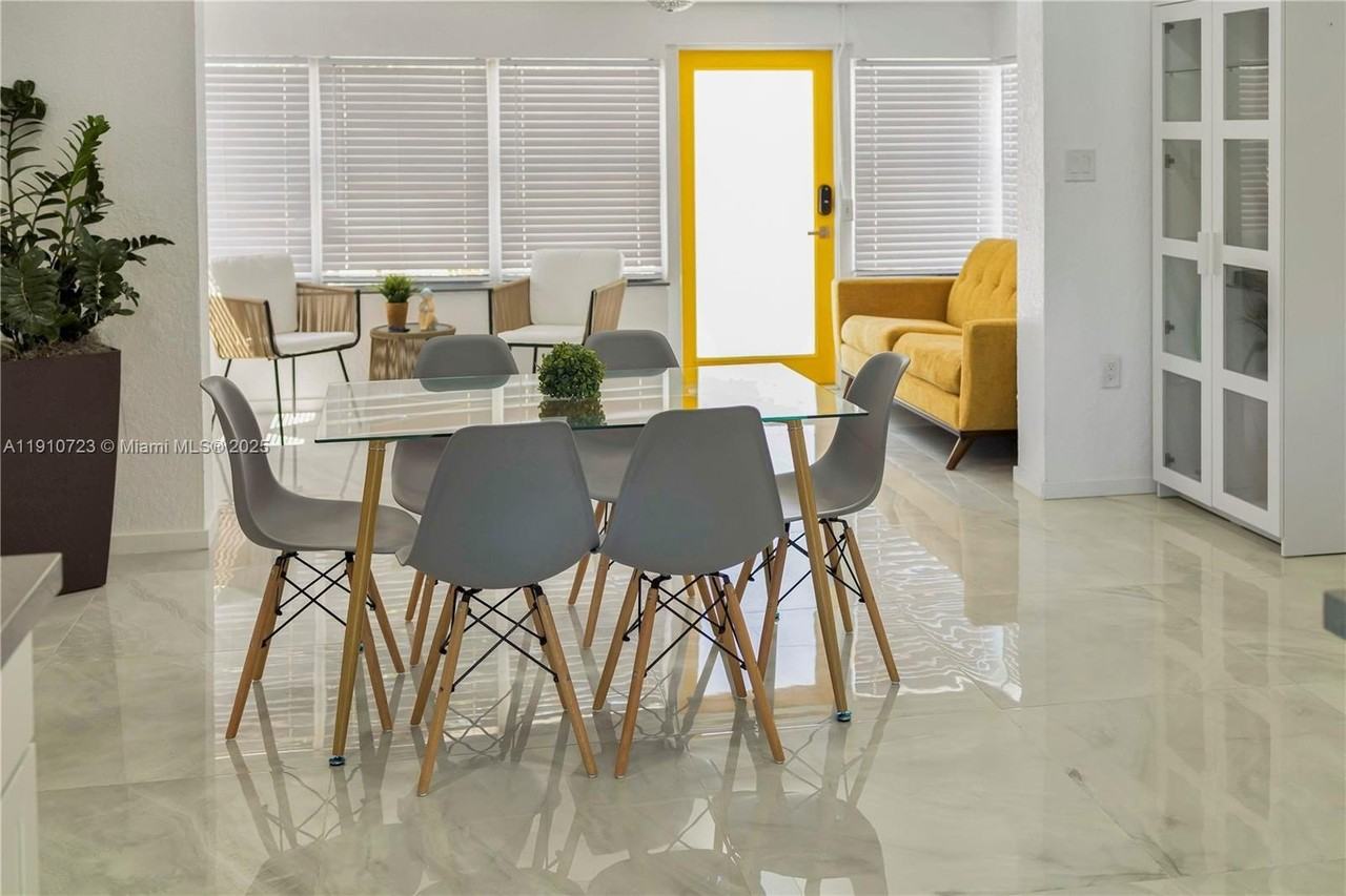 1241 Sw 29th St - Photo 5 of 33