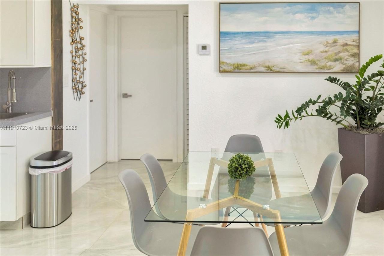 1241 Sw 29th St - Photo 7 of 33