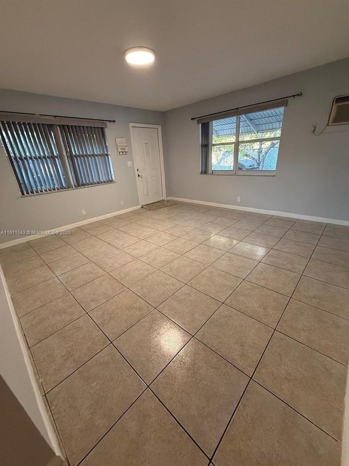 620 Sw 7th Ave #2 - Photo 5 of 23