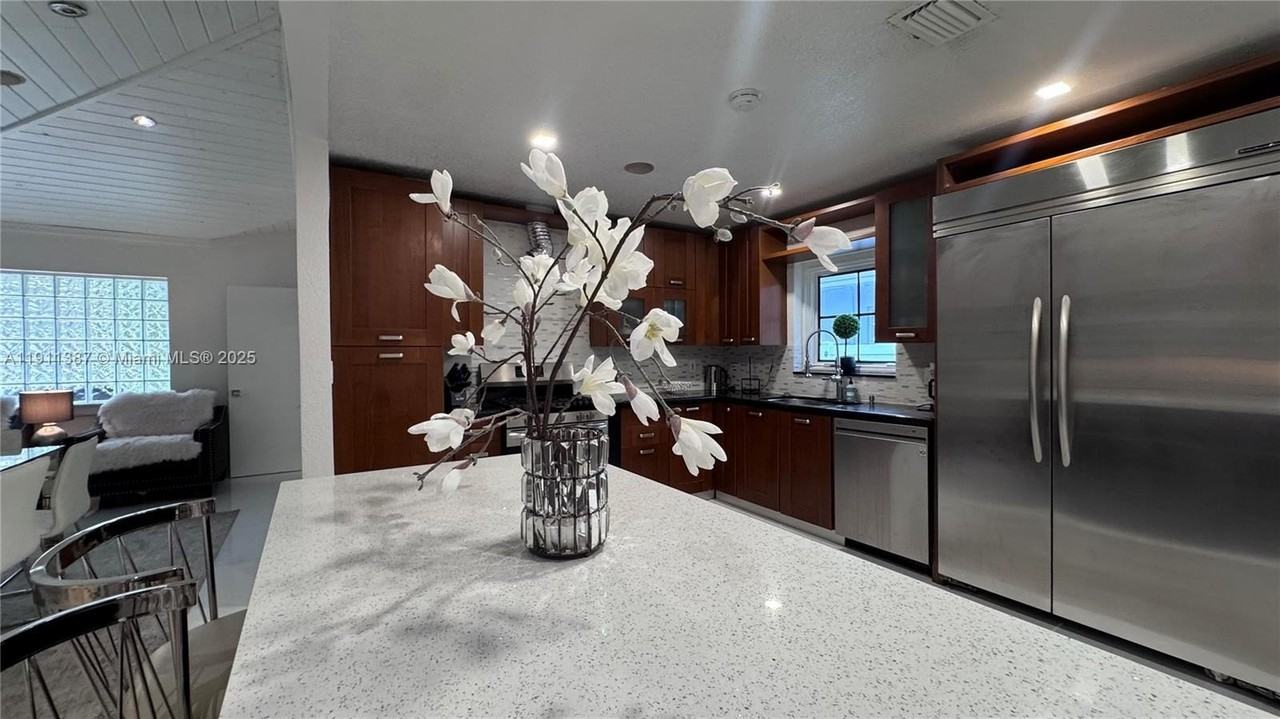 1332 Van Buren St - Photo 5 of 48