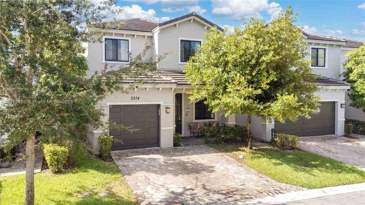 3374 Nw 5th St - Photo 2 of 23