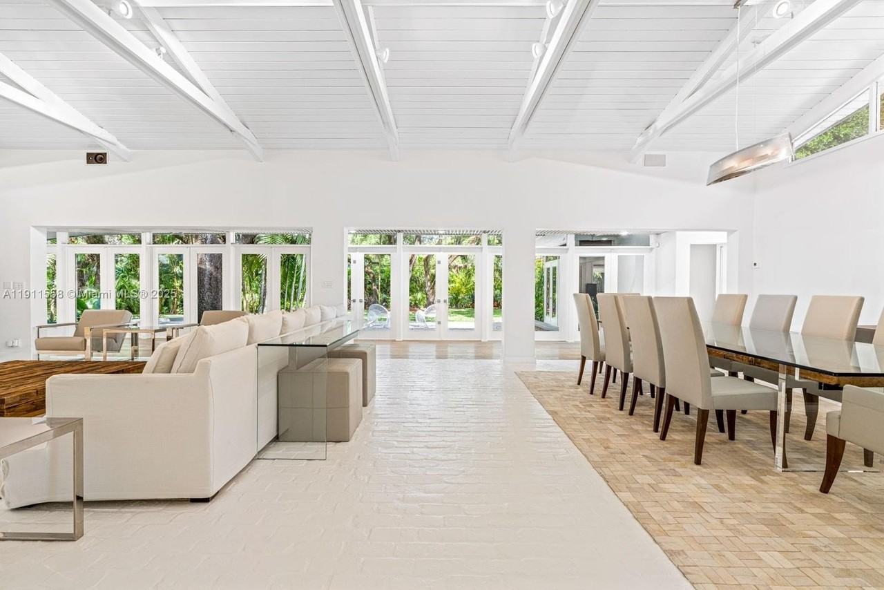 11015 Lakeside Dr - Photo 4 of 31