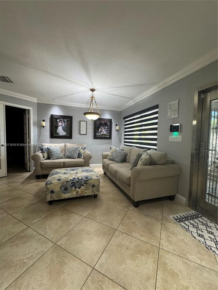 6905 Sw 148th Ct - Photo 7 of 26