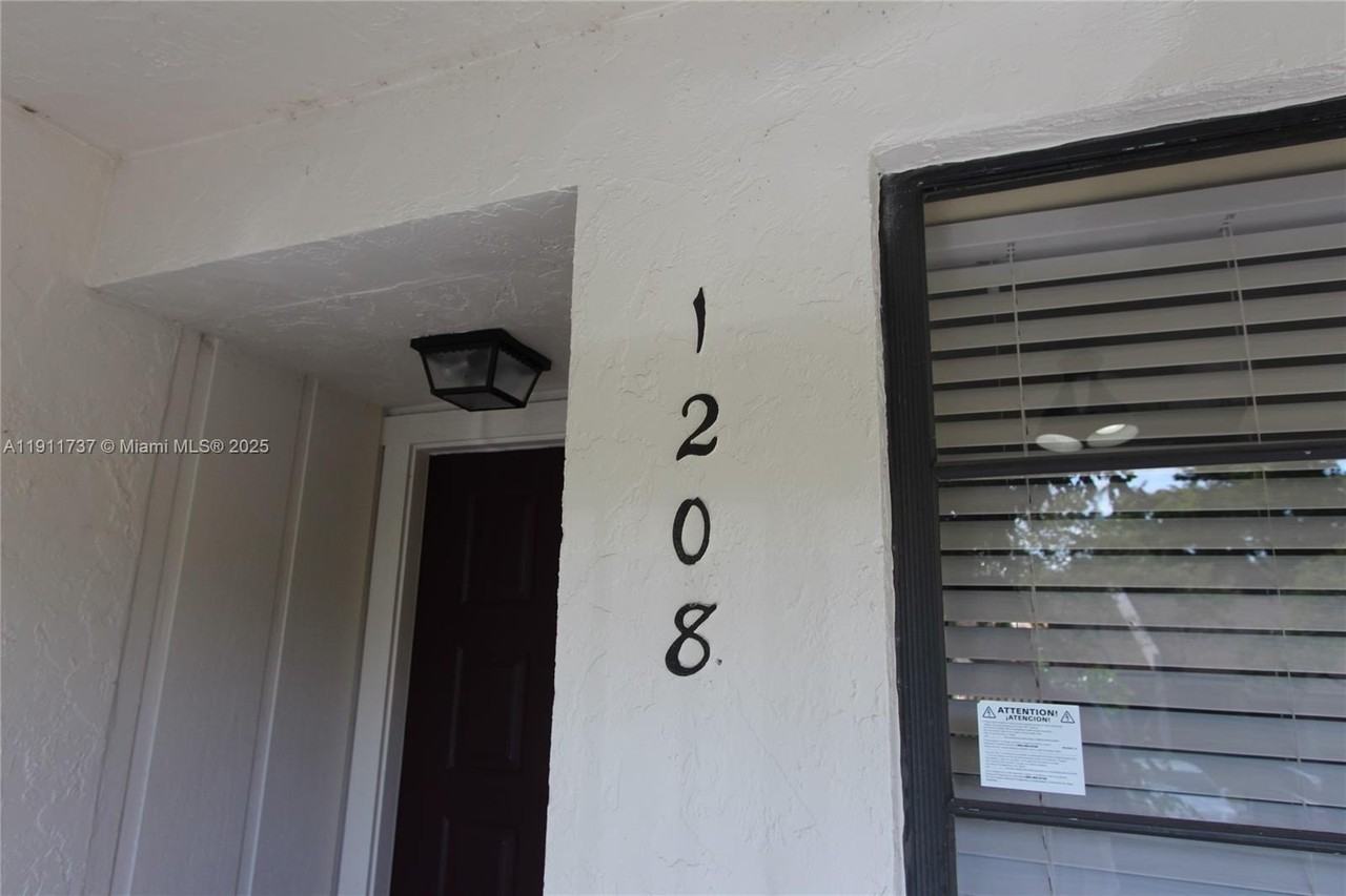 2720 S Oakland Forest Dr #1208 - Photo 4 of 27