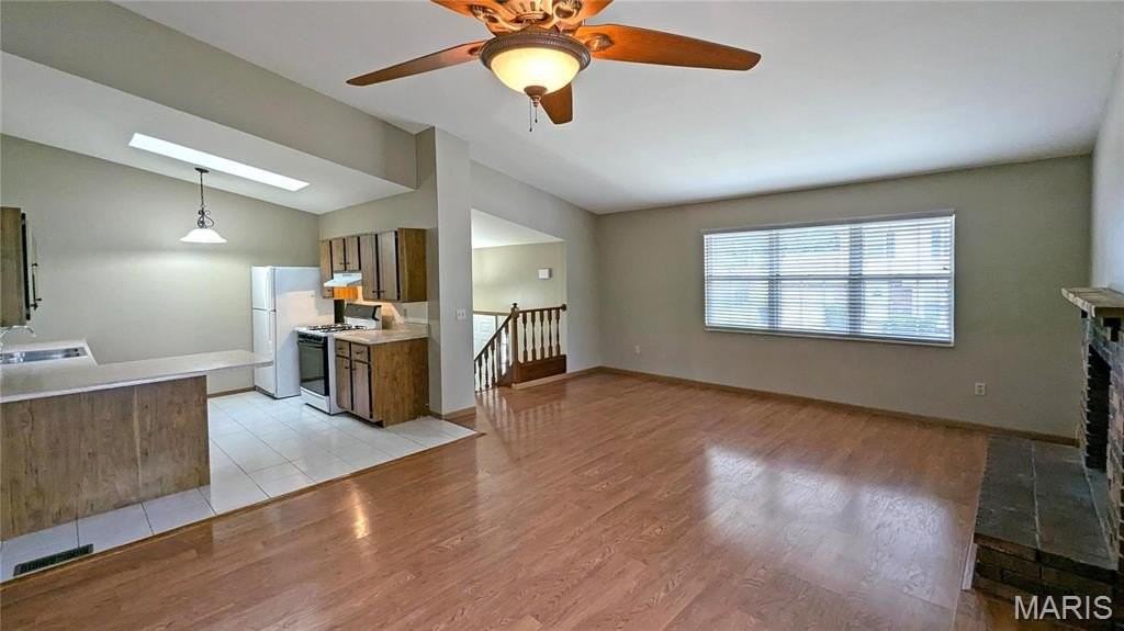 332 Spencer Pl - Photo 4 of 18