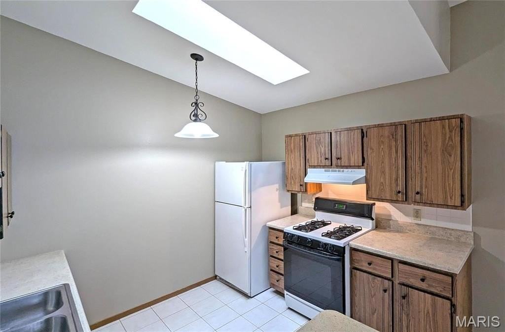 332 Spencer Pl - Photo 7 of 18