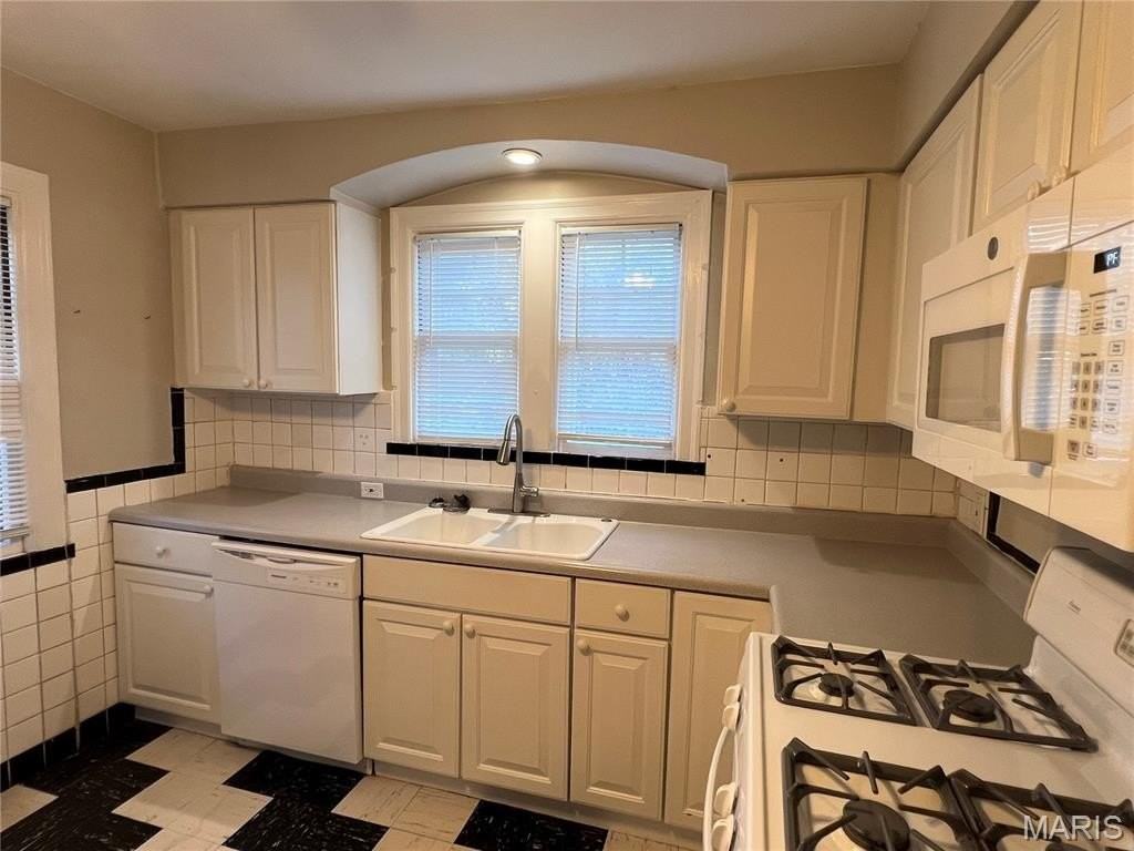 2521 Cecelia Ave - Photo 6 of 14