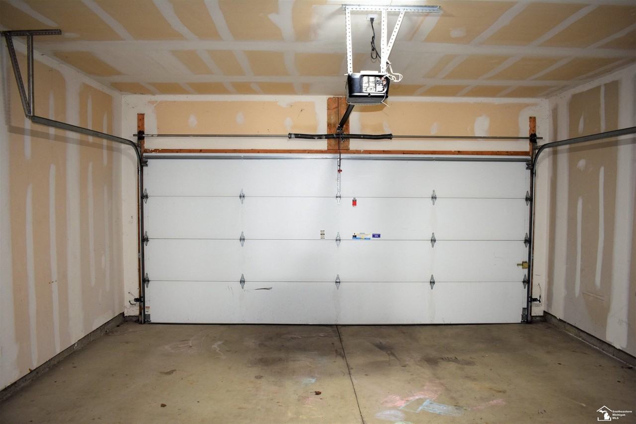 609 Powell Dr - Photo 4 of 23