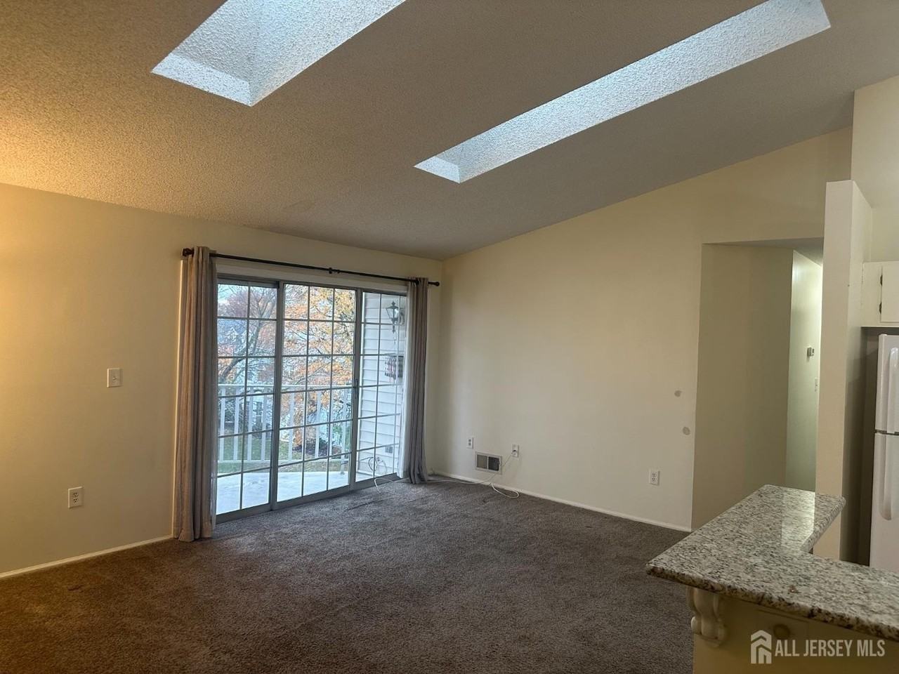 450 Northam Dr - Photo 3 of 13