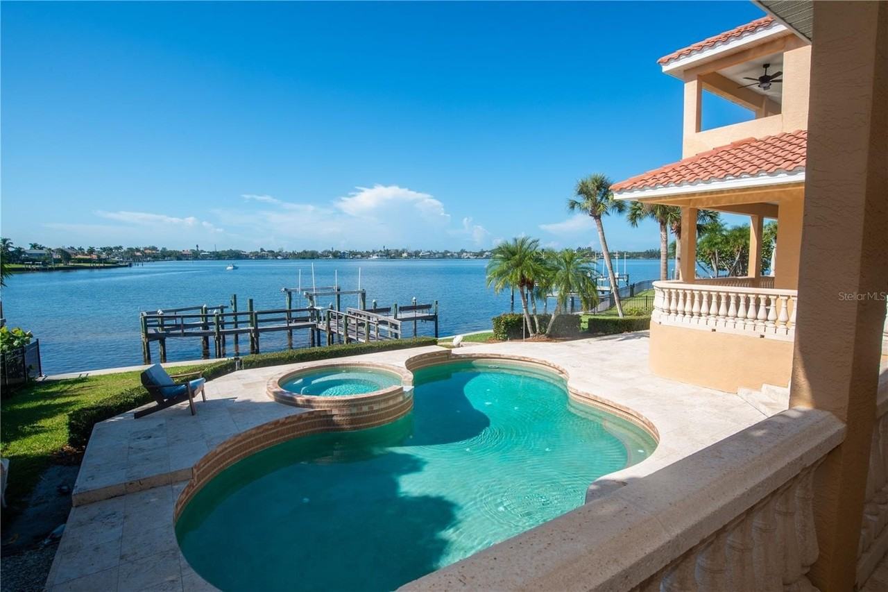 7350 Periwinkle Dr - Photo 3 of 41