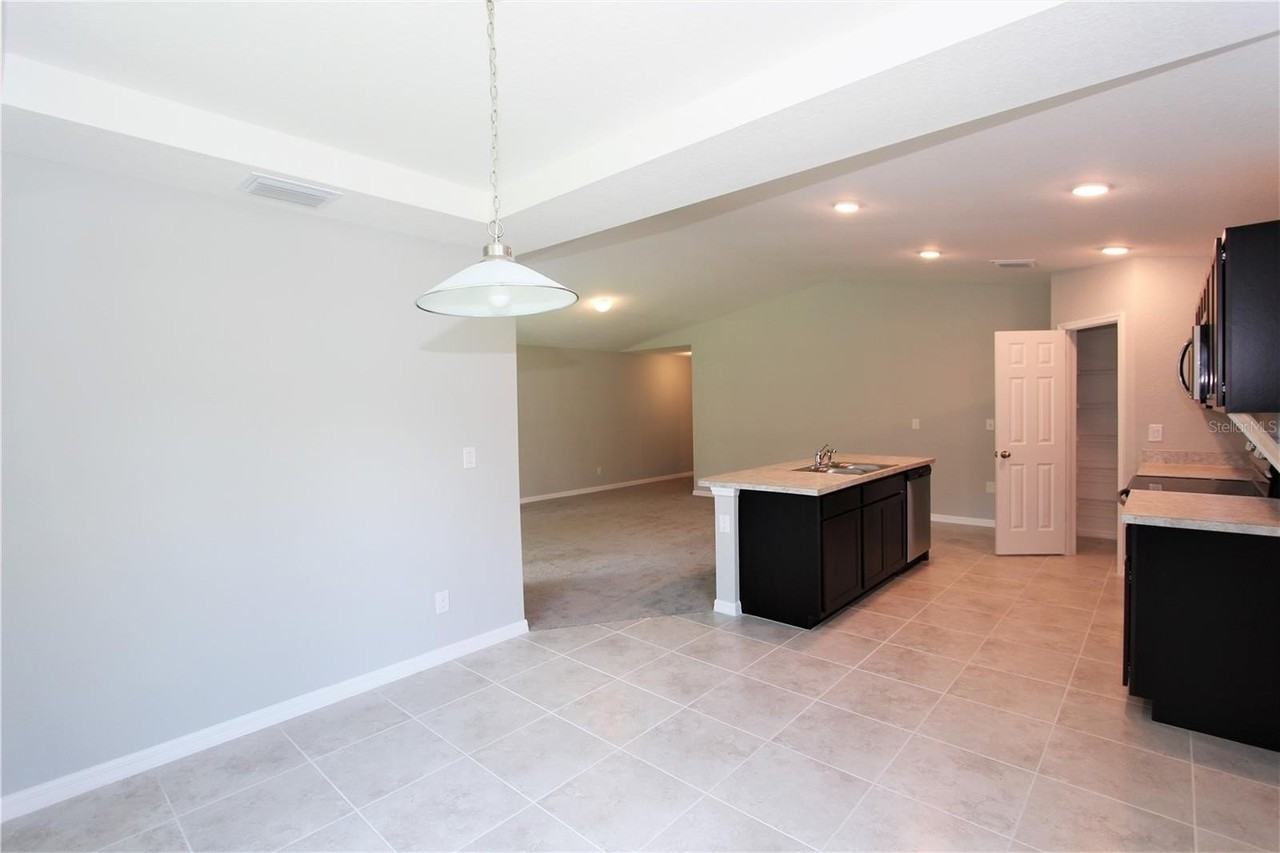 154 Australian Dr - Photo 3 of 18