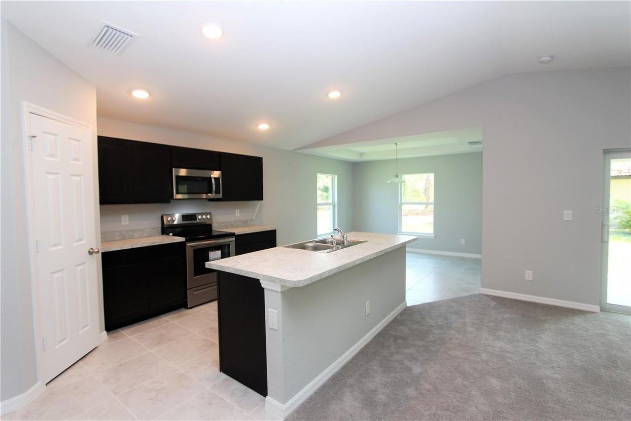 154 Australian Dr - Photo 4 of 18