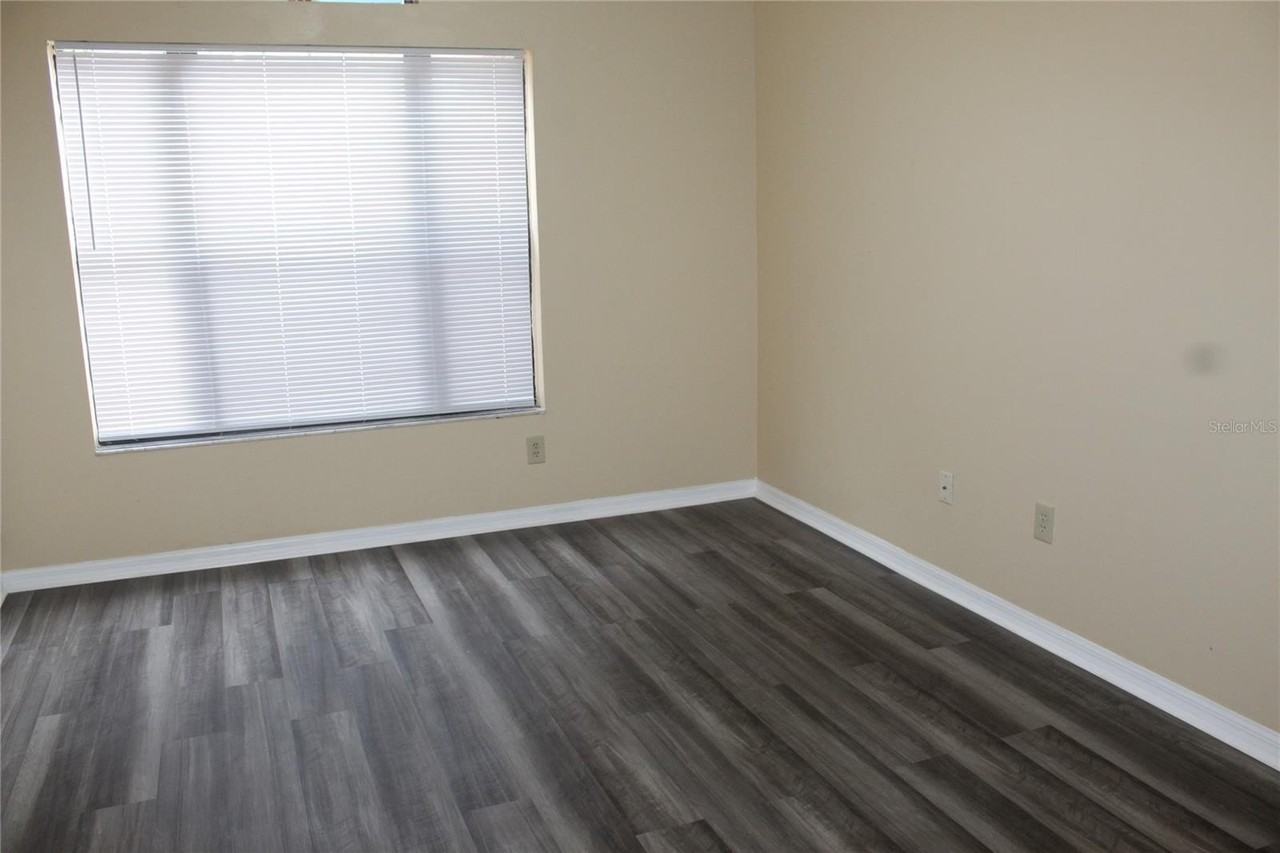 9869 Aloma Bend Ln - Photo 7 of 15