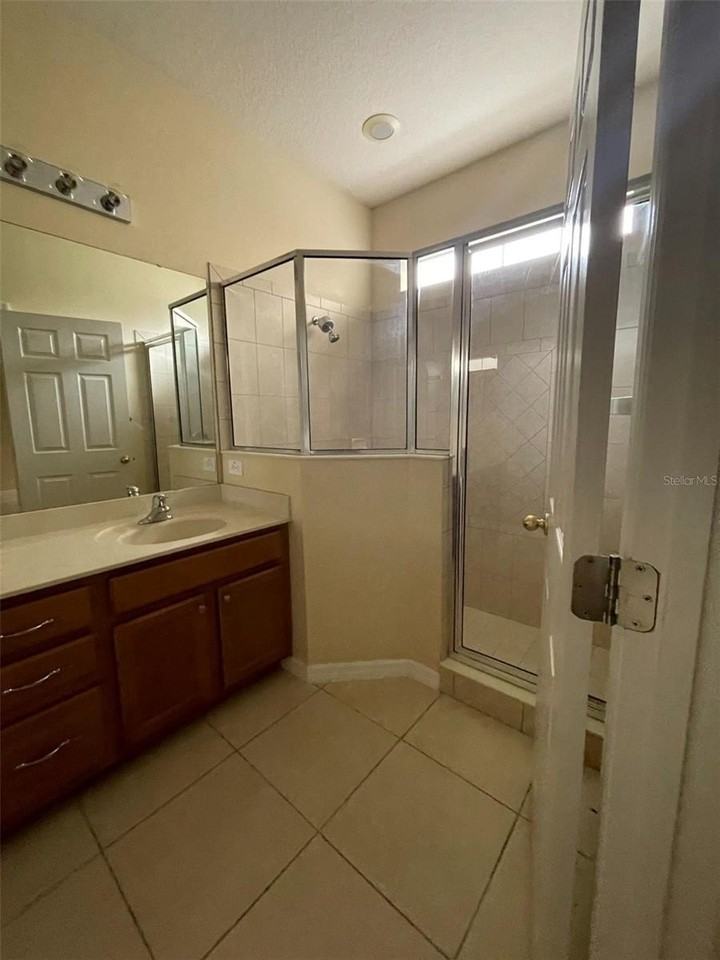 8641 Bradleys Landing St - Photo 5 of 23