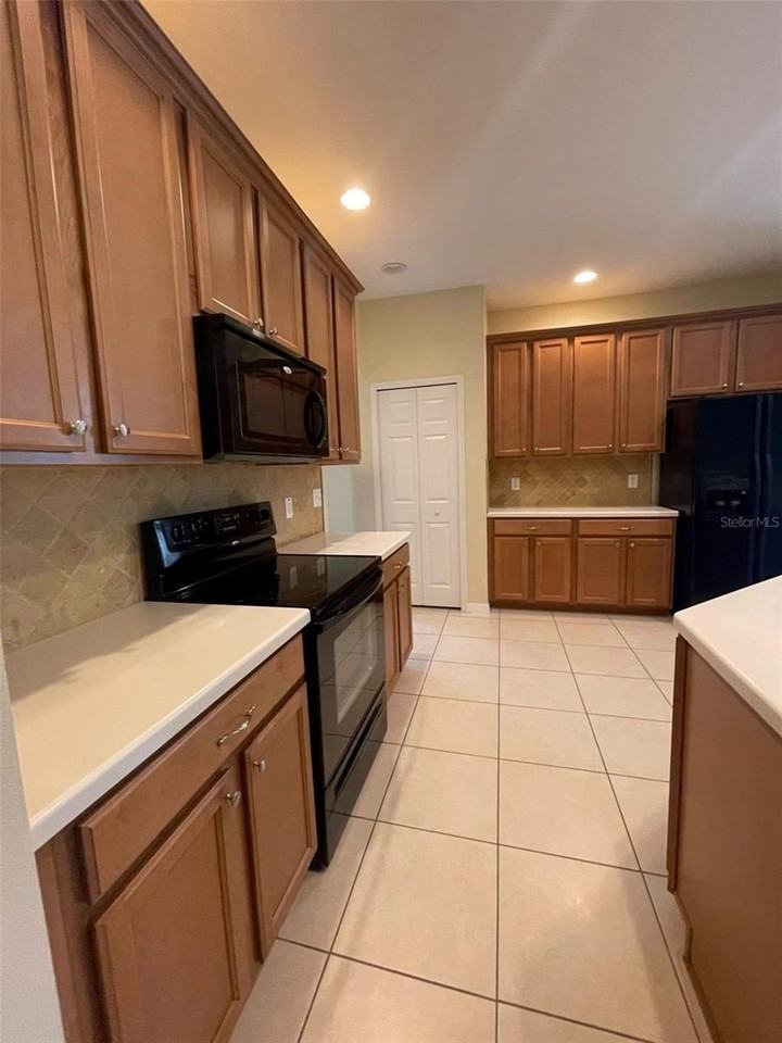 8641 Bradleys Landing St - Photo 6 of 23