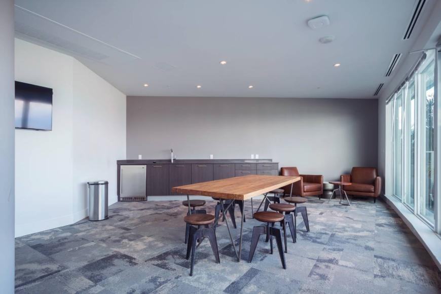 97 Georgia St W - Photo 3 of 10