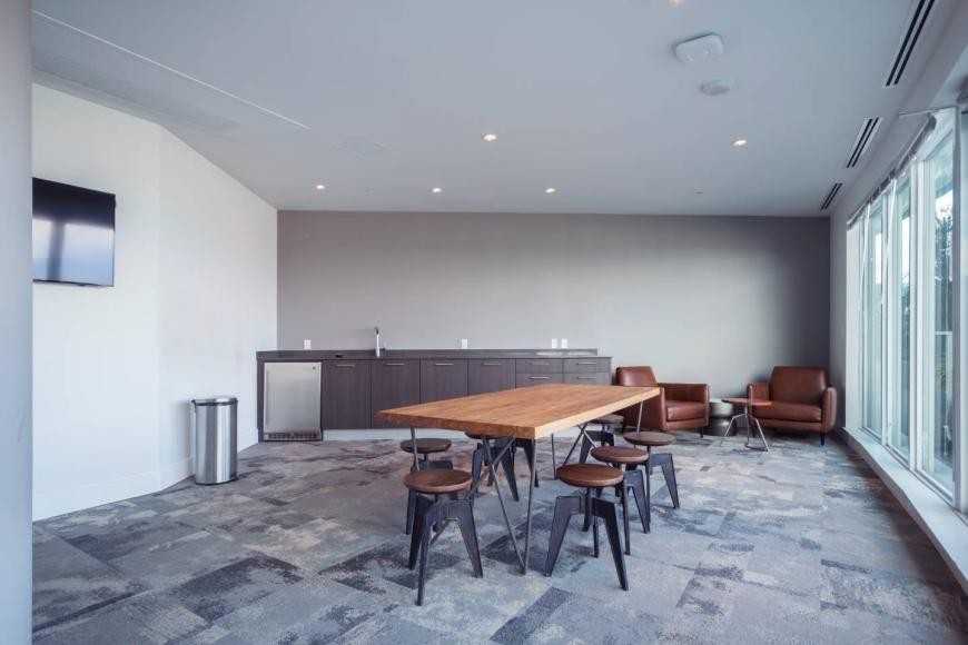 97 Georgia St W - Photo 3 of 10