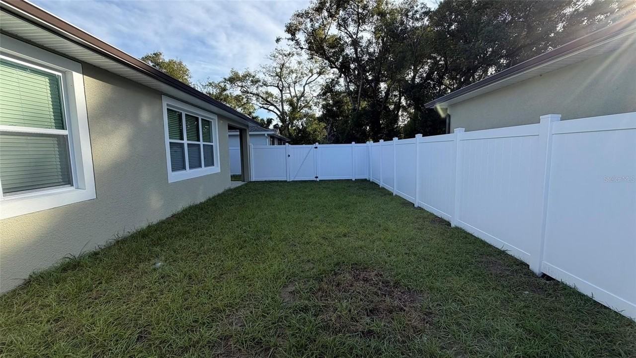 706 S Thacker Ave - Photo 4 of 36