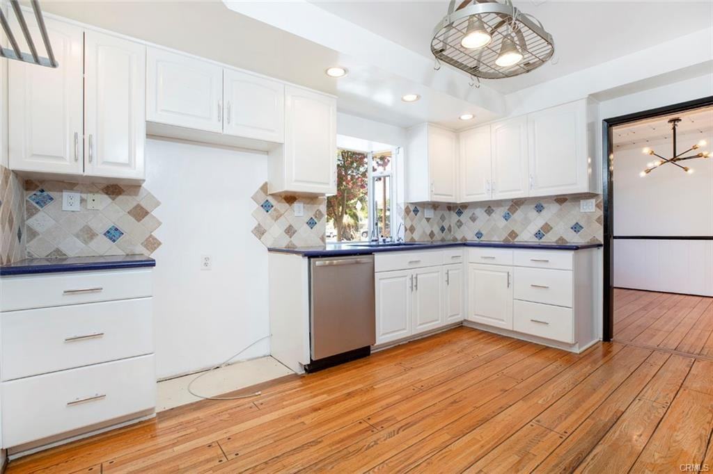 2556 Purvis Dr - Photo 2 of 8