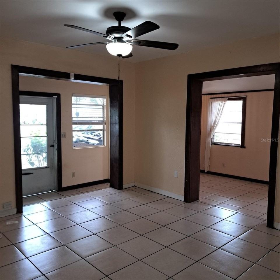 627 61st Avenue South - Photo 3 of 42