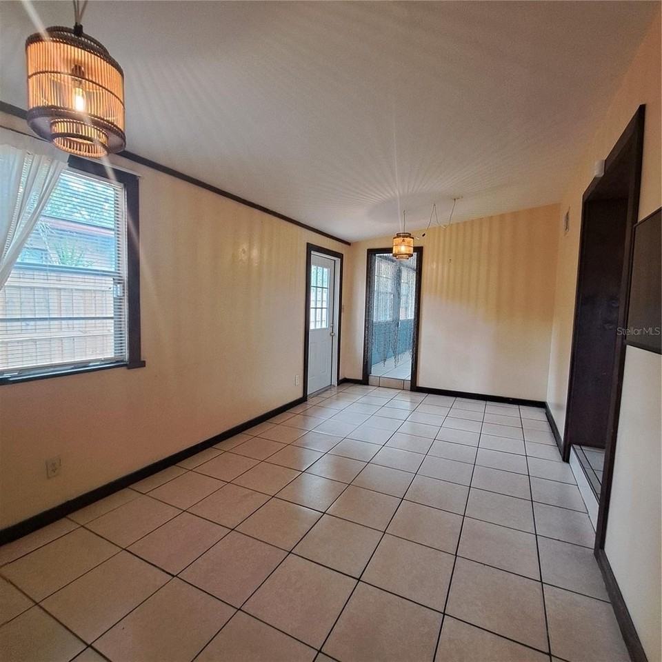 627 61st Avenue South - Photo 5 of 42