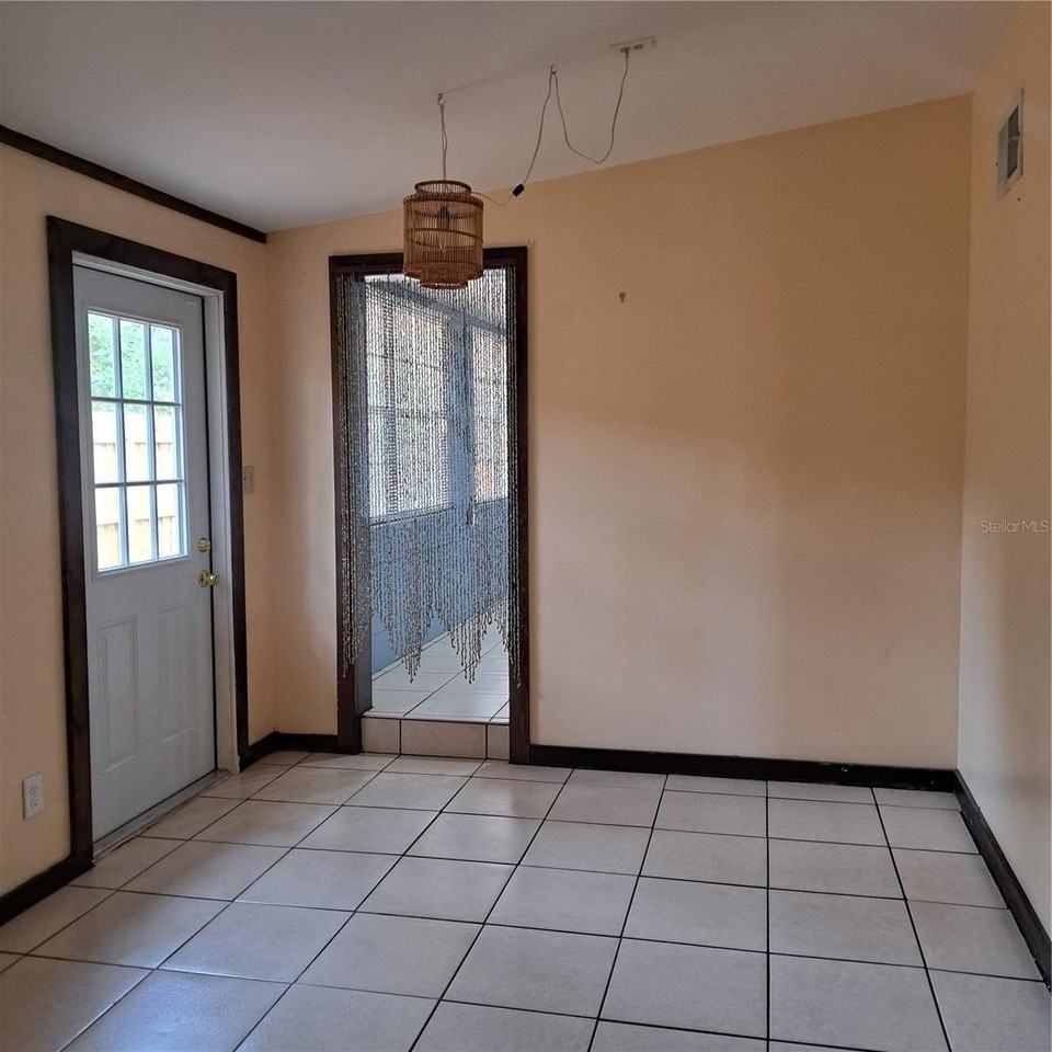 627 61st Avenue South - Photo 6 of 42