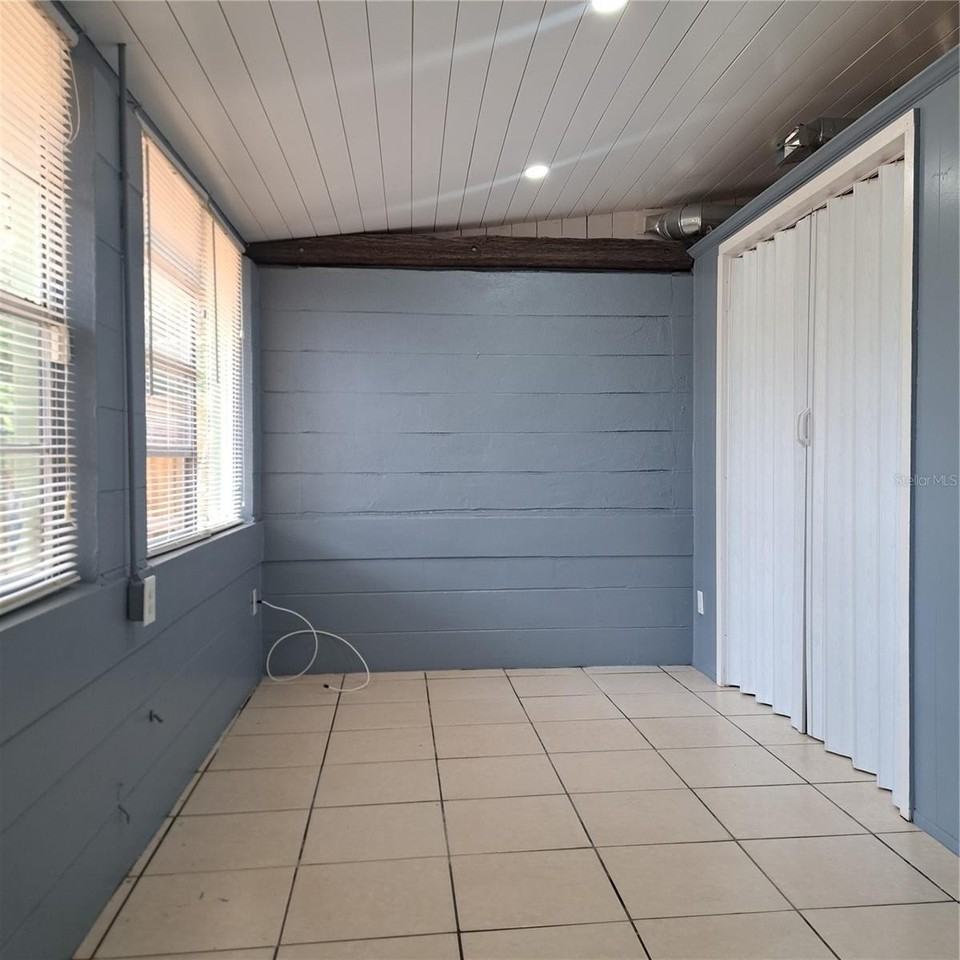 627 61st Avenue South - Photo 7 of 42