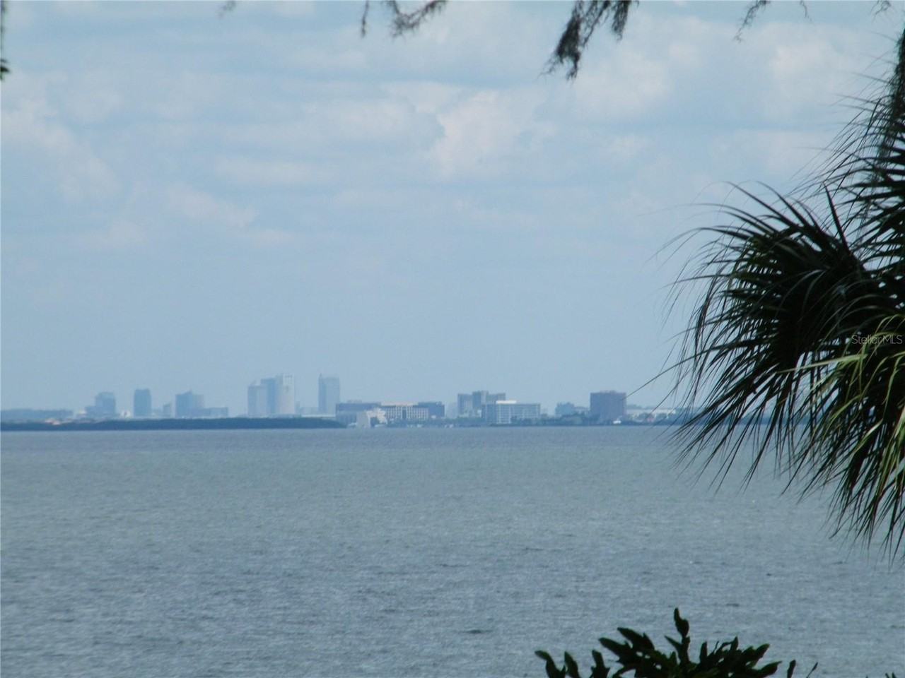 1060 Jesse Ave - Photo 3 of 33