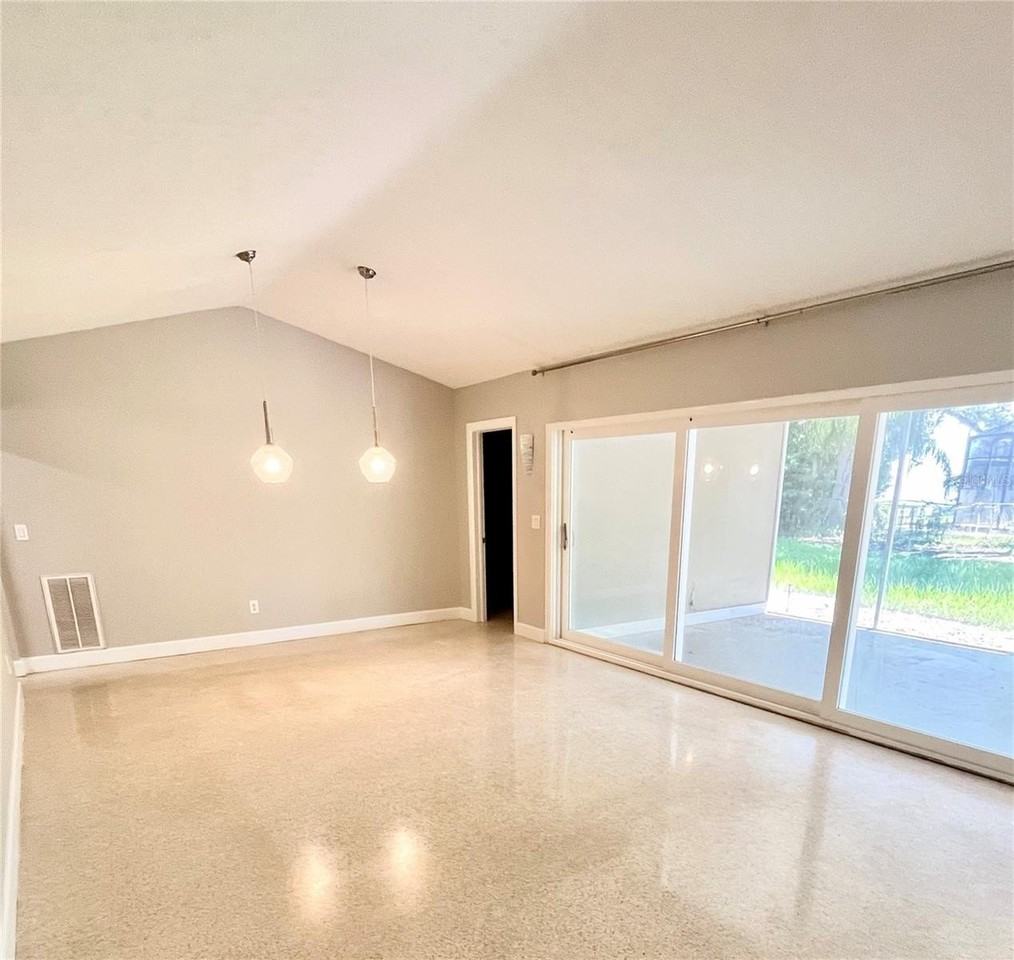 1060 Jesse Ave - Photo 6 of 33