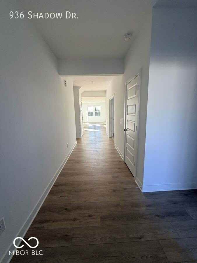 936 Shadow Dr - Photo 2 of 40