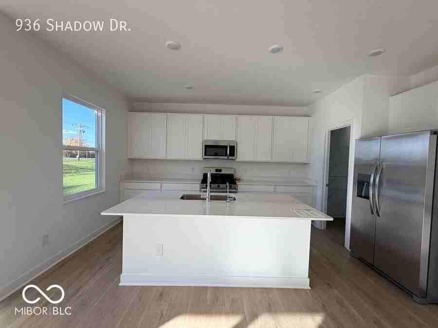 936 Shadow Dr - Photo 5 of 40